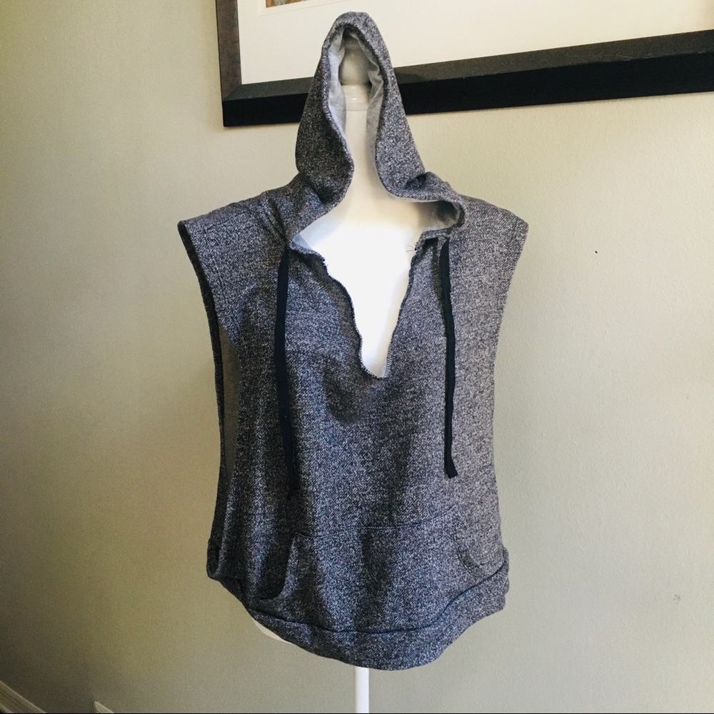 Workout hoodie w/ open scooped sides. Size XL